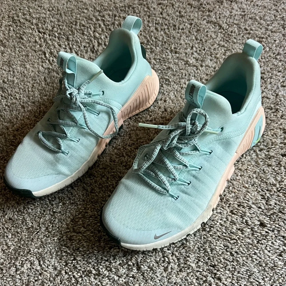 Nike Free Metcon 6 Sz 9
Glacier Blue Washed Coral Vintage Green Metallic Silver - Picture 5 of 10